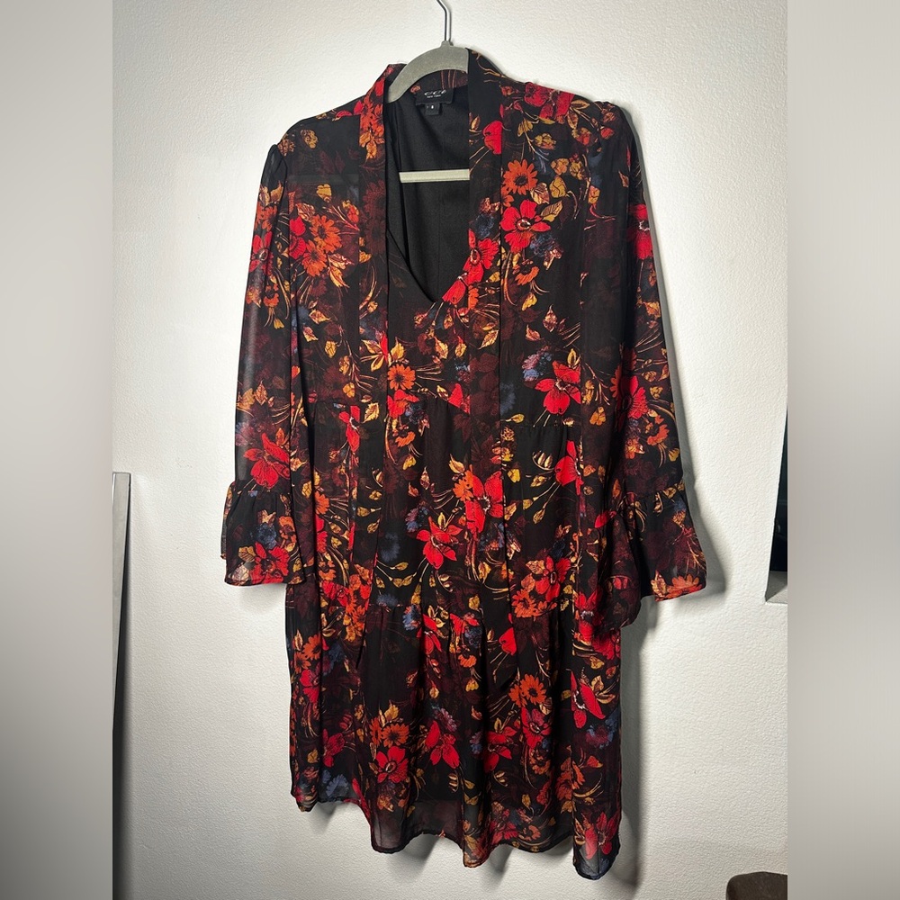 Elegant floral feminine  flowy midi dress size 8 brand ECI New York
